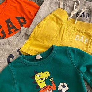 Gap set for toddler boy! Includes 5 pieces!